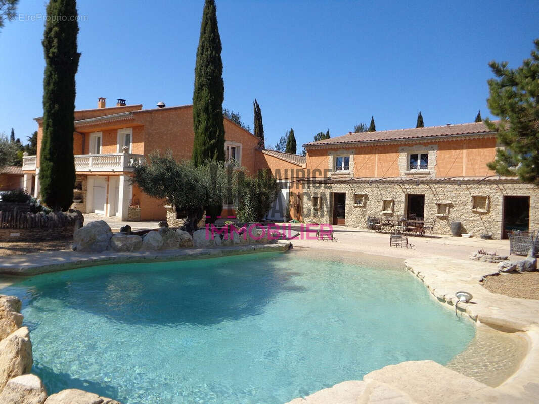 Maison à L'ISLE-SUR-LA-SORGUE