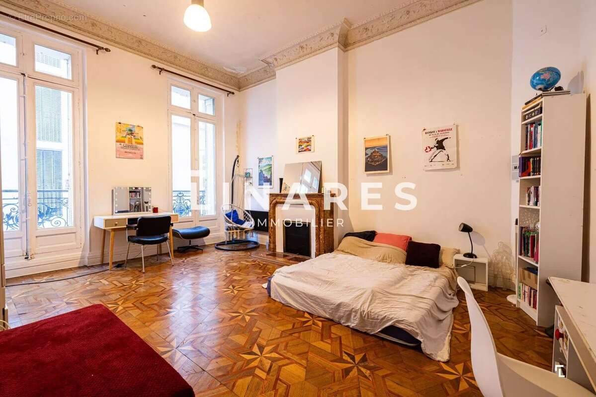 Appartement à MARSEILLE-1E