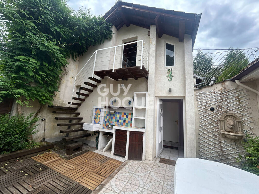 Maison à SAINT-LEGER-SOUS-BEUVRAY