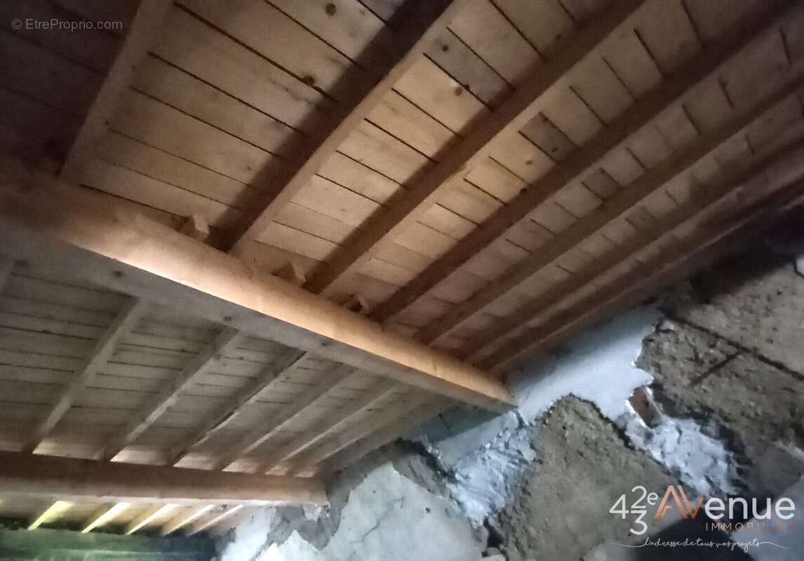 Maison à SAINT-ROMAIN-EN-JAREZ