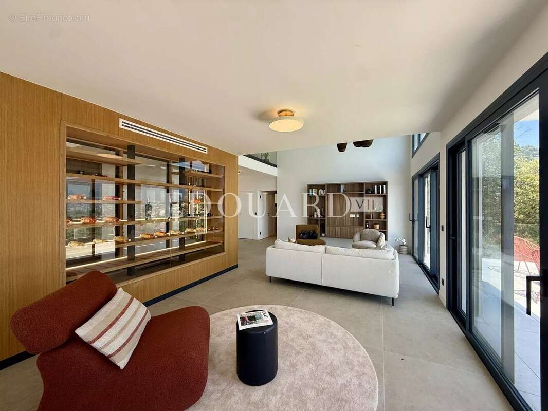 Somptueuse villa complètement rénovée avec piscine chauffée et splendide vue mer panoramique - photo 4