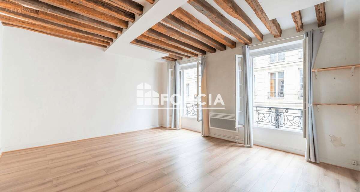 Appartement à PARIS-1E