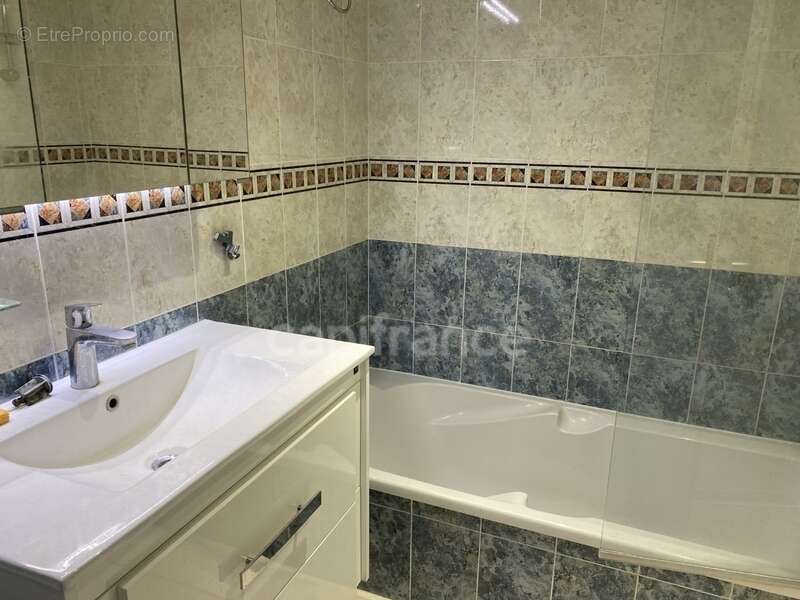 AJACCIO (20), appartement T2, proche plage au sein d'une résidence standing, avec piscine et parking - photo 6