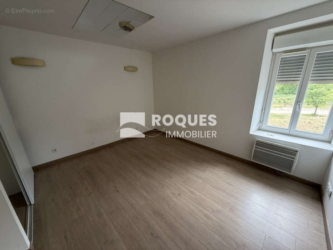 Appartement à SAINT-ETIENNE-ESTRECHOUX