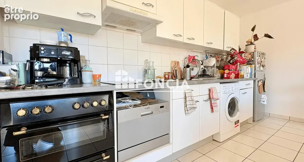 Pertuis : appartement en rez-de-chaussee avec terrasse et deux stationnements - photo 2
