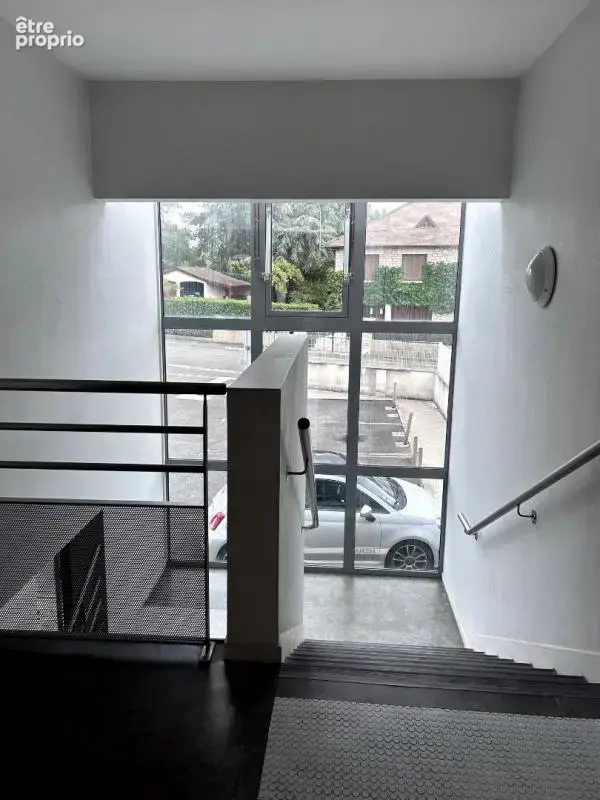 Saint-benoît - t2 avec balcon et parking sécurisé  - libre de toute occupation - photo 2