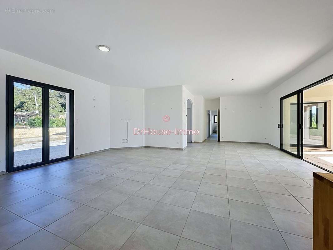 Maison 146 m² à Proissans  - photo 2