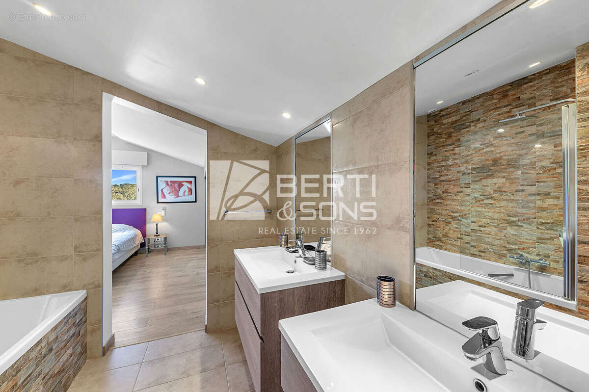 Exclusivite - mandelieu produit rare !  villa 6 pieces en pierre rénovée - quartier recherché - photo 15