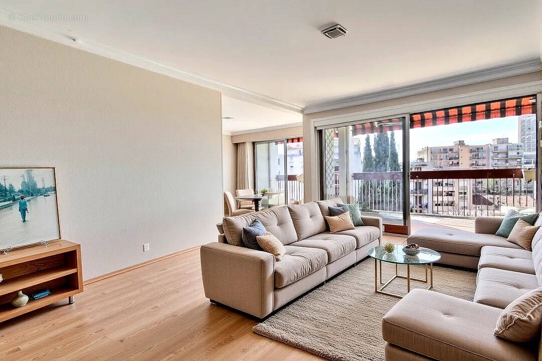 Appartement à MARSEILLE-5E