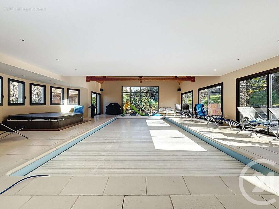 Maison à VAUX-LE-PENIL