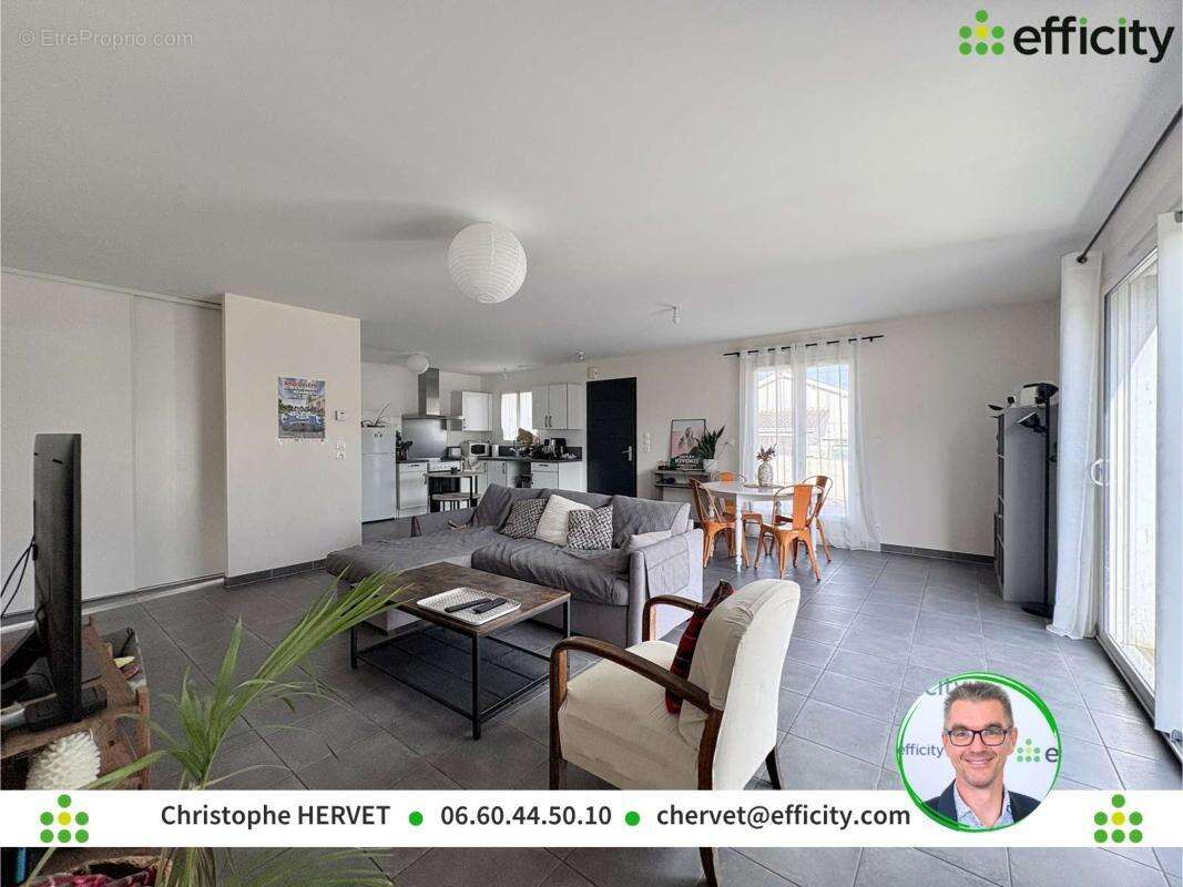 Maison à RUELLE-SUR-TOUVRE