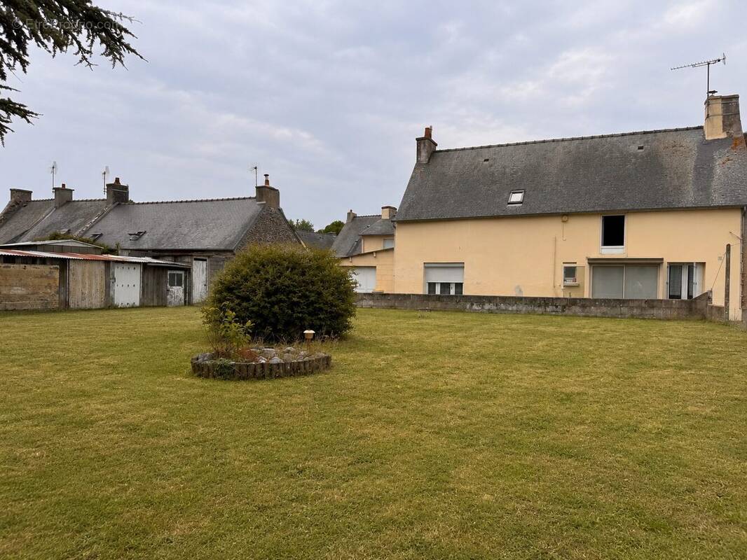 Maison à SAINT-MELOIR-DES-ONDES