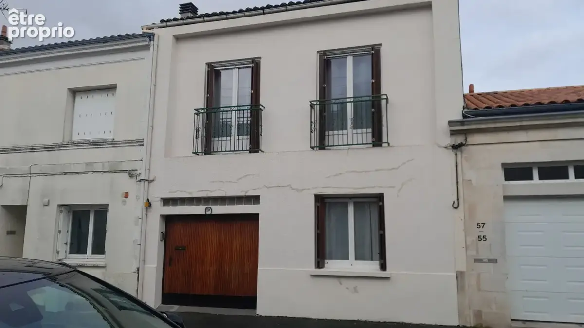 ROCHEFORT -  Maison à étage avec 3 chambres et garage  à 15 mn  à pied du centre-ville - photo 2