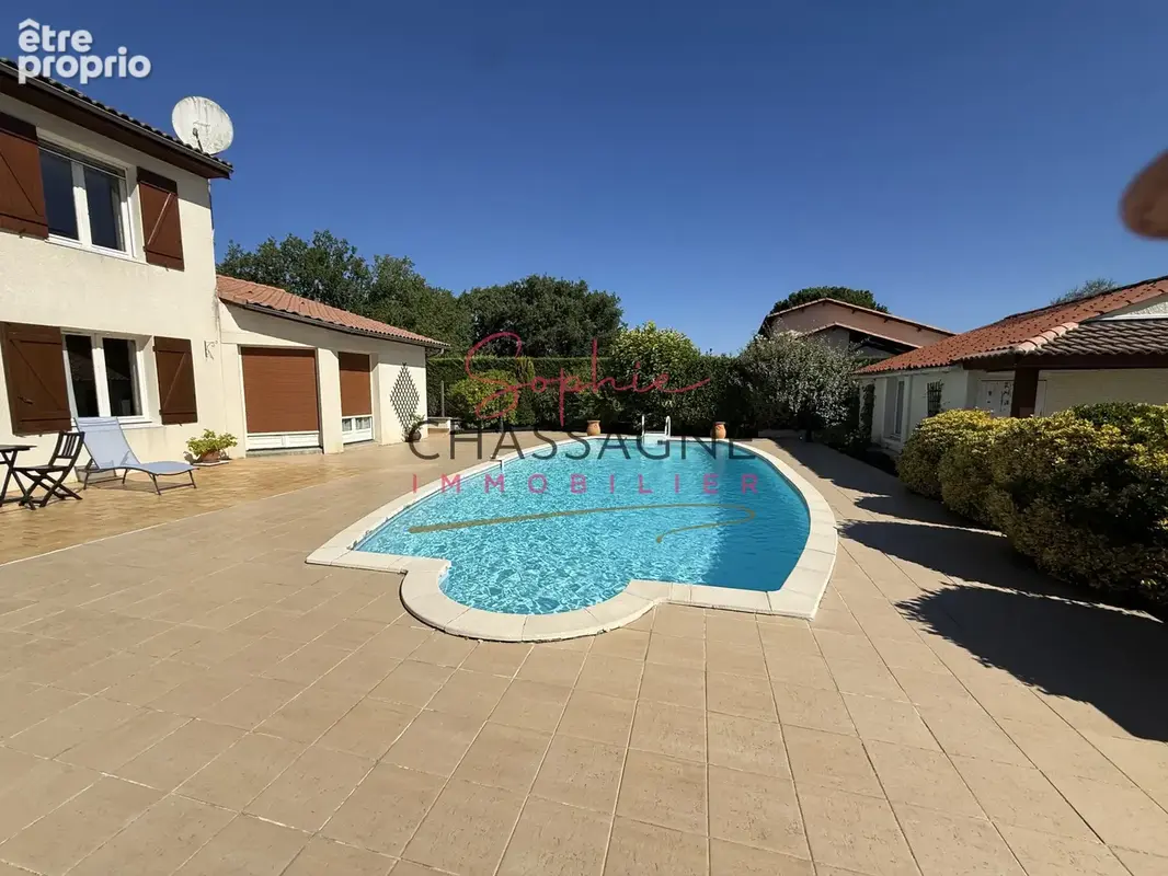 Maison familiale avec piscine et nombreuses dépendances à Lugaignac - photo 3