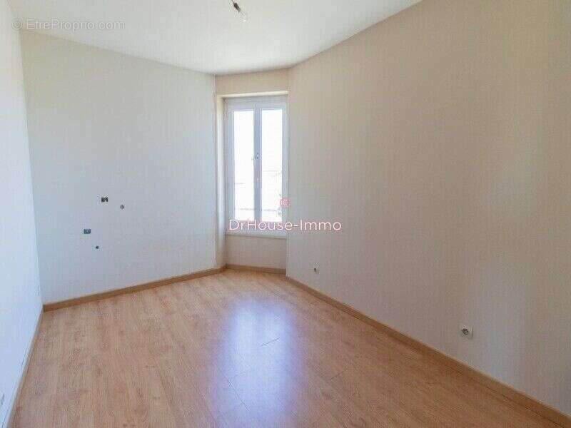 Maison 222 m² à Nalliers  - photo 8