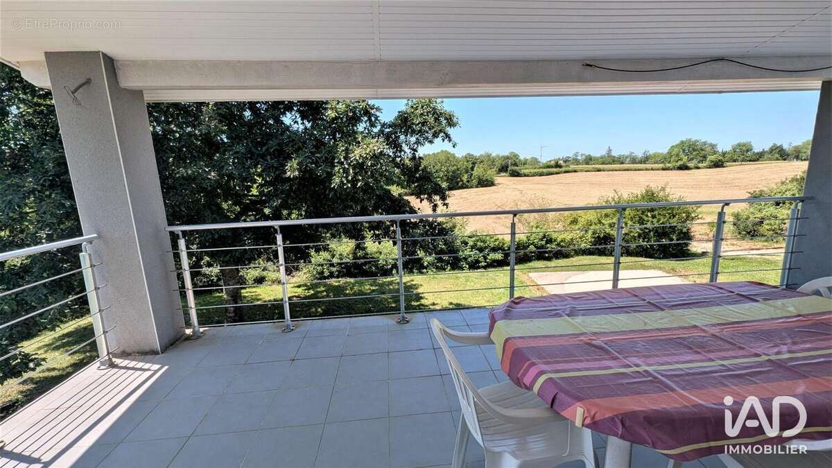 Maison 110 m² à Saint-Pierre-Lafeuille  - photo 2