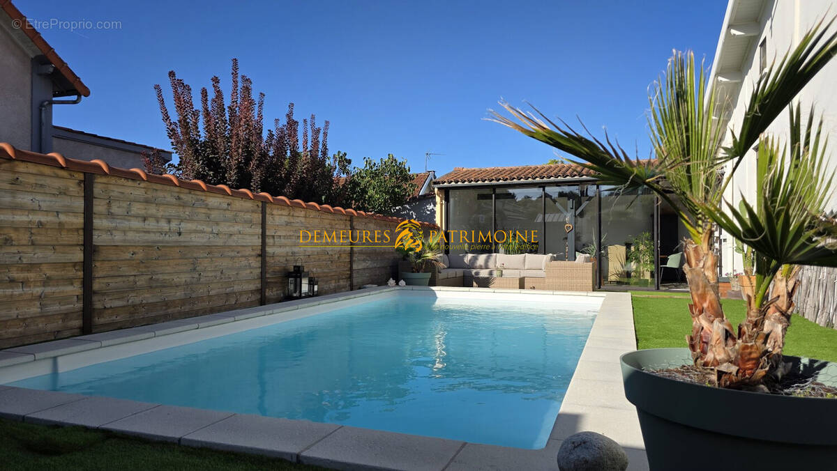 Maison à RUELLE-SUR-TOUVRE