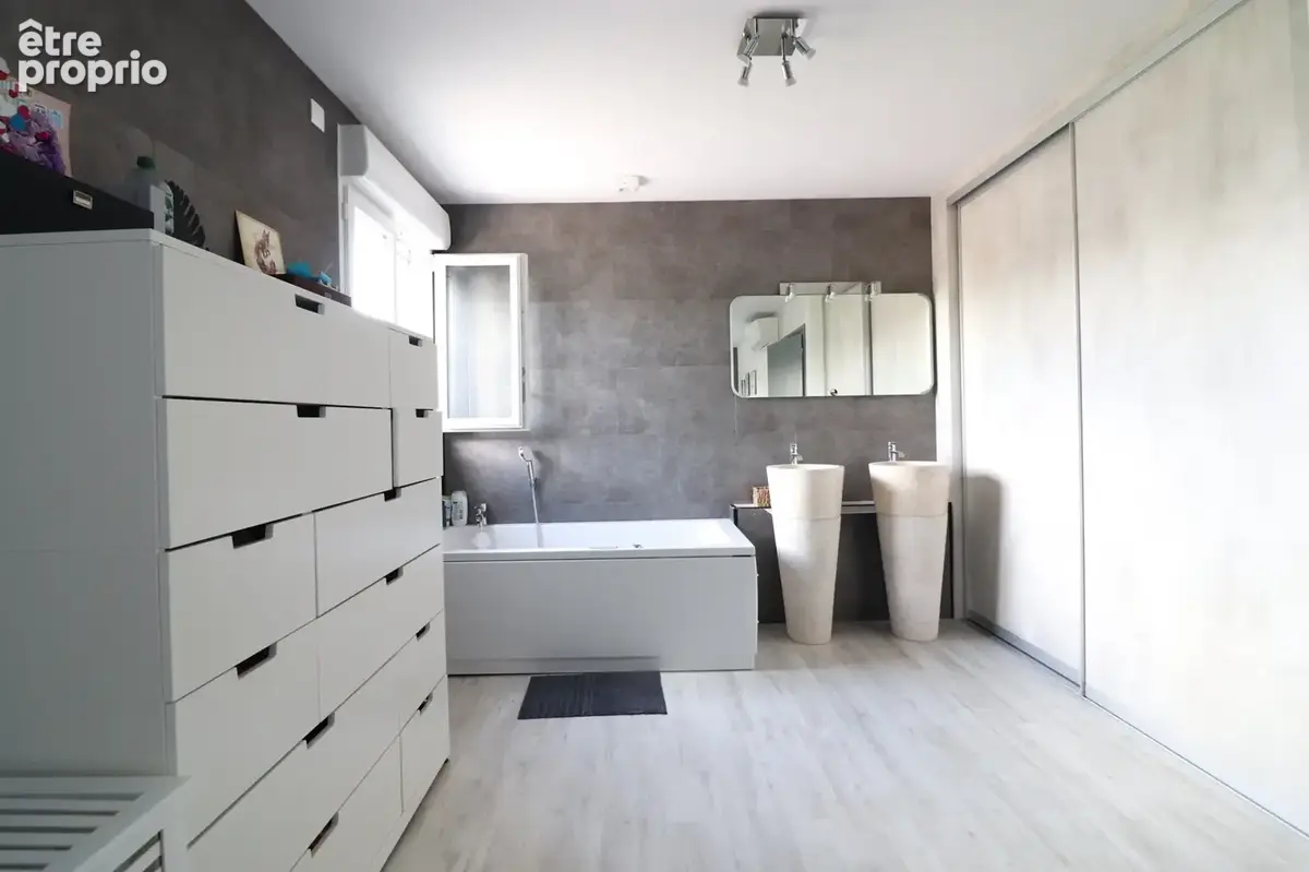 Le paradis des familles : maison moderne avec piscine et aire de jeux à deux pas - photo 5