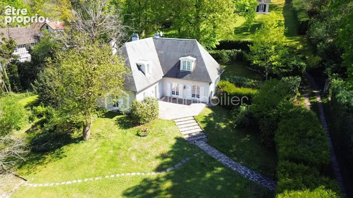Maison familiale 5 ch av sous-sol, jardin clos arboré et parking - photo 4