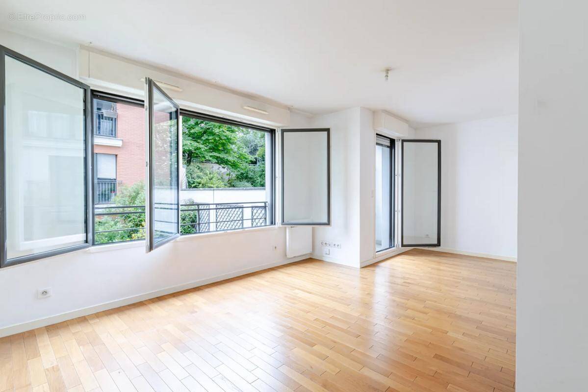 Appartement à COURBEVOIE