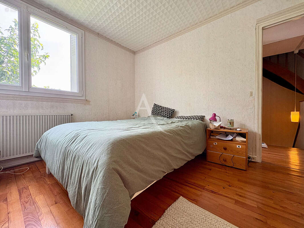 Maison Bures Sur Yvette 6 pièce(s) 89.89 m2 5 chambres - photo 17