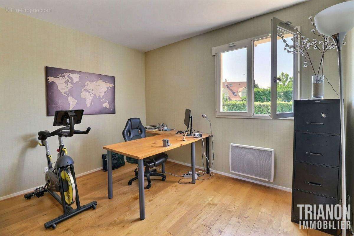 Maison à SAINT-NOM-LA-BRETECHE