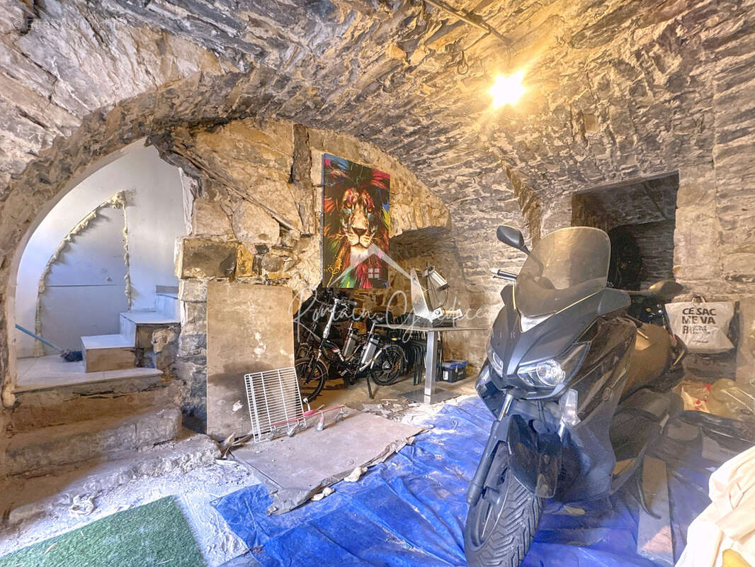 Maison à SAINT-GEORGES-DE-LUZENCON