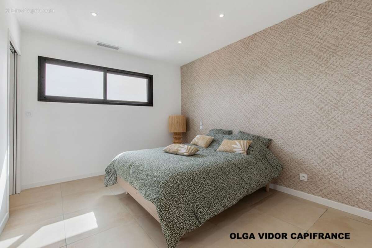 Dpt  (34), à vendre  GRAU D'AGDE  villa P6  195 m² avec piscine, garage, suites parentales - photo 13