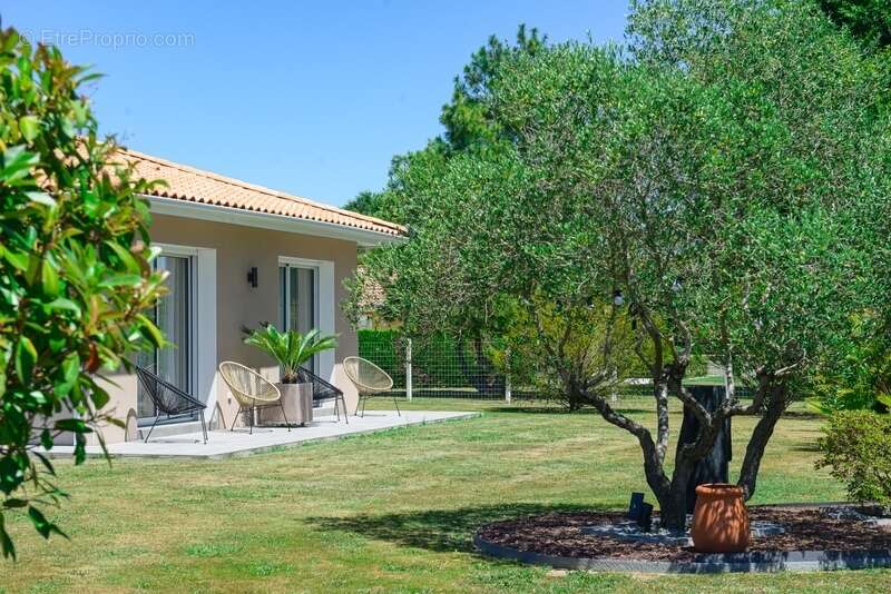 Maison contemporaine haut de gamme 203m2 avec piscine chauffée et double garage - photo 25