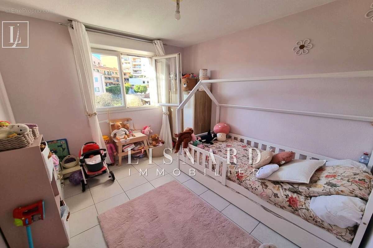 Appartement à VALLAURIS