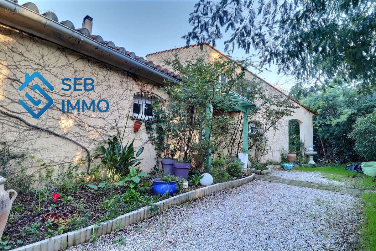 Maison à VILLELONGUE-DELS-MONTS