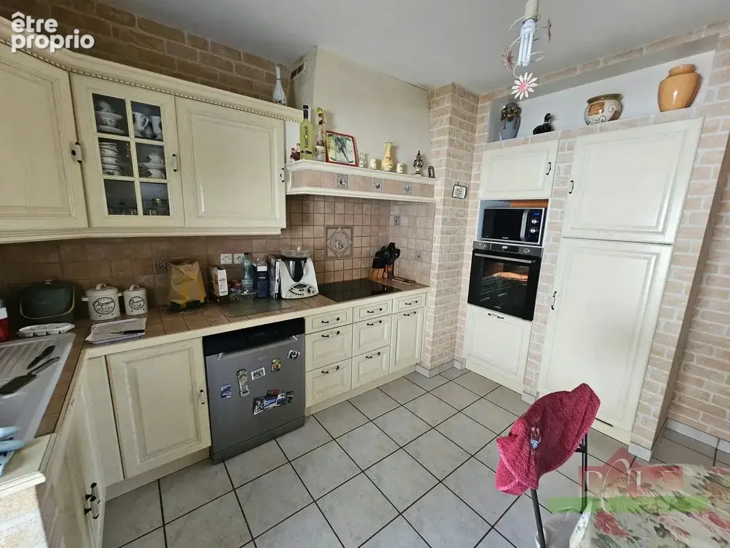EYZIN-PINET, Villa T5 de 143m² sur sous-sol complet de 89m² avec terrain de 1850m² - photo 8