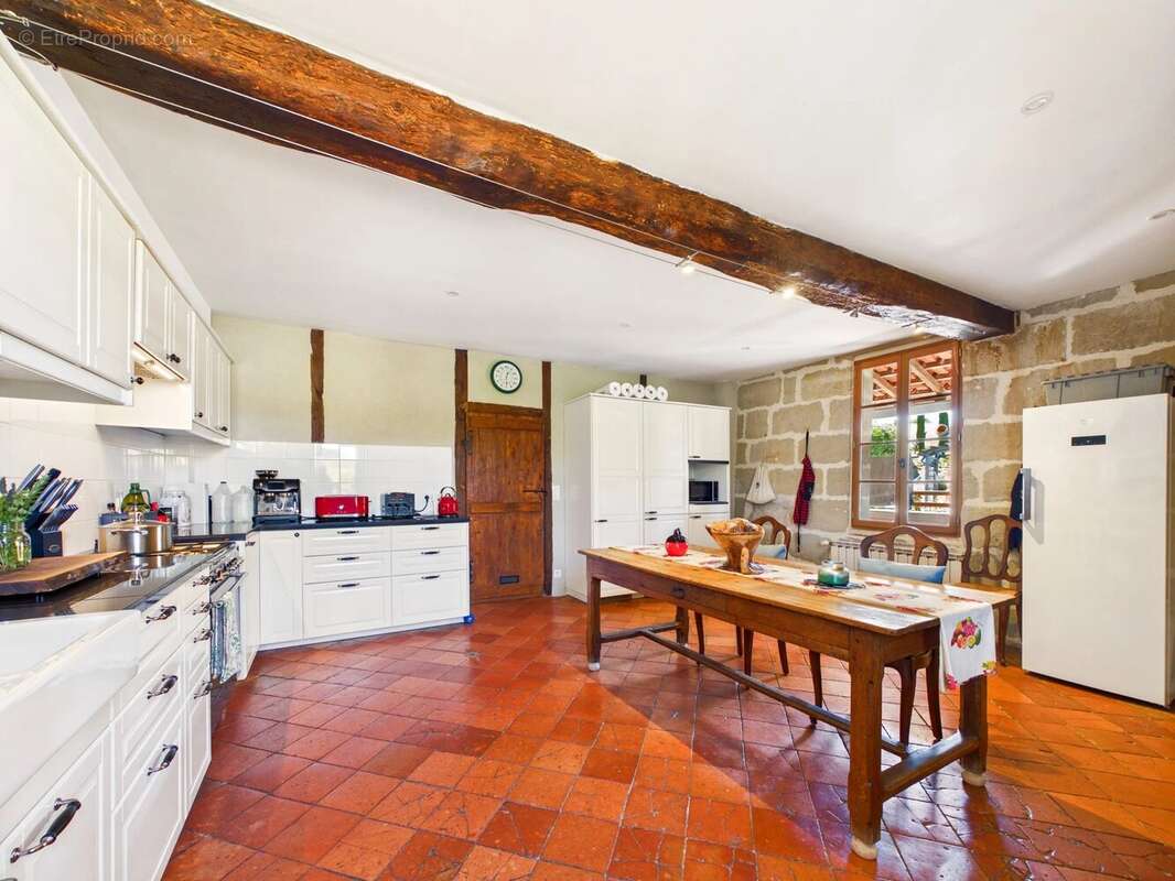 Fabuleuse maison en pierre avec piscine et joli jardin - photo 3