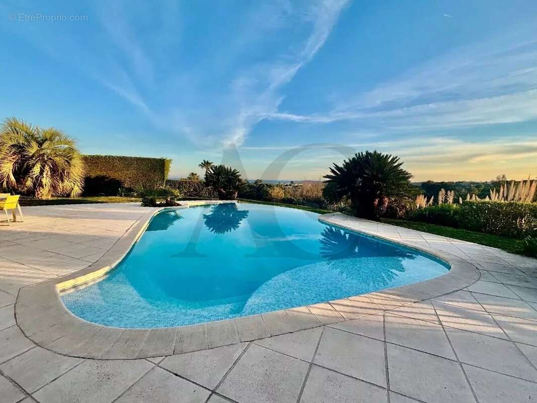 Maison à VILLENEUVE-LOUBET