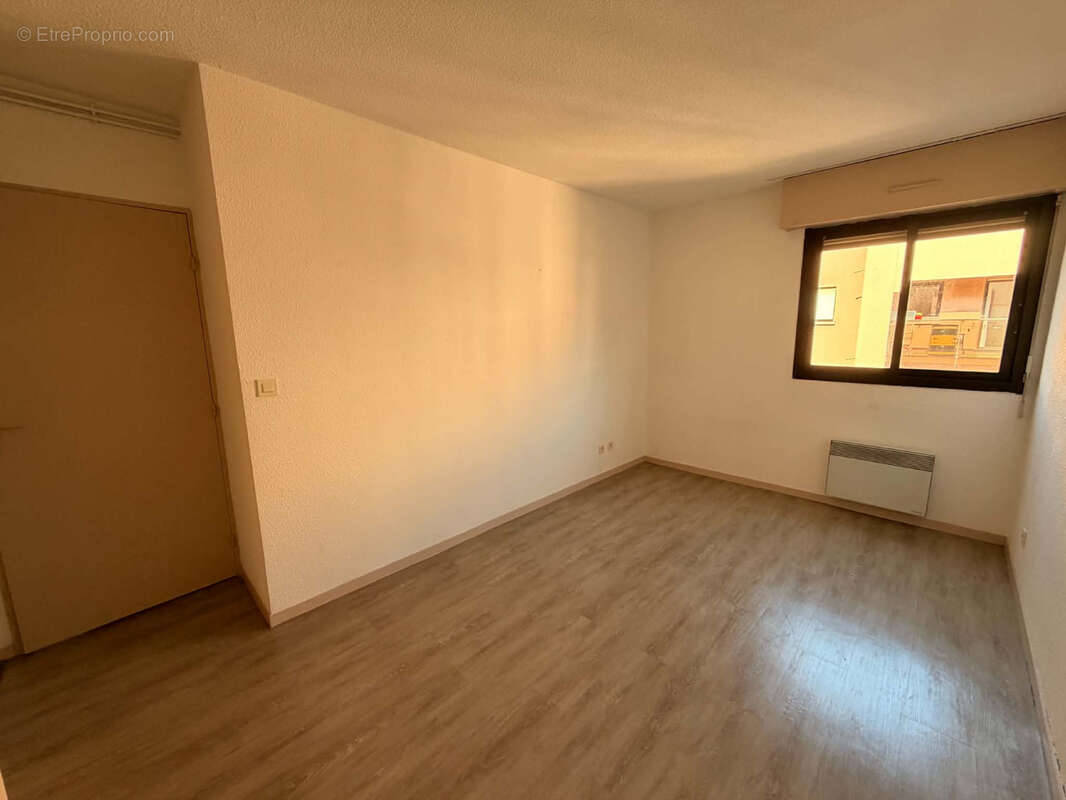 PALAIS DE JUSTICE / ST MICHEL - T2 de 46,43m2 avec balcon et parking - photo 5