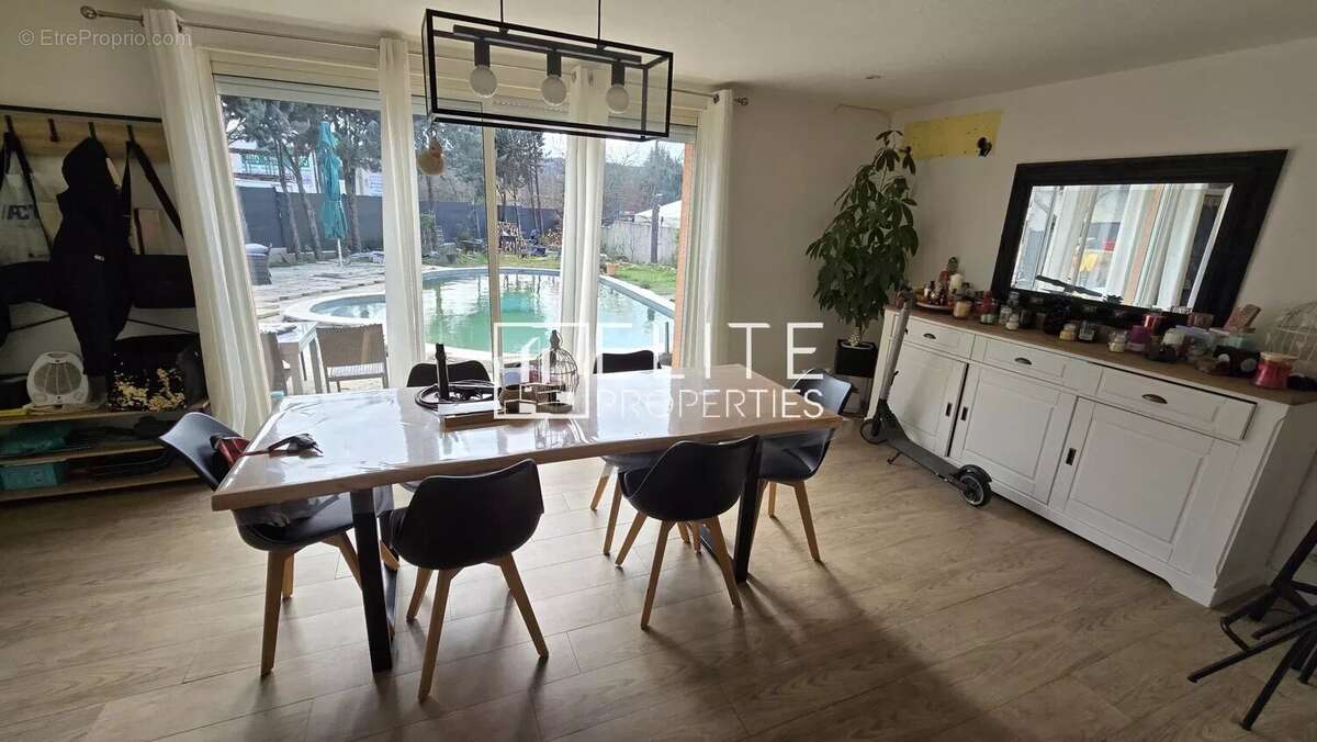 Commerce à TOURRETTES