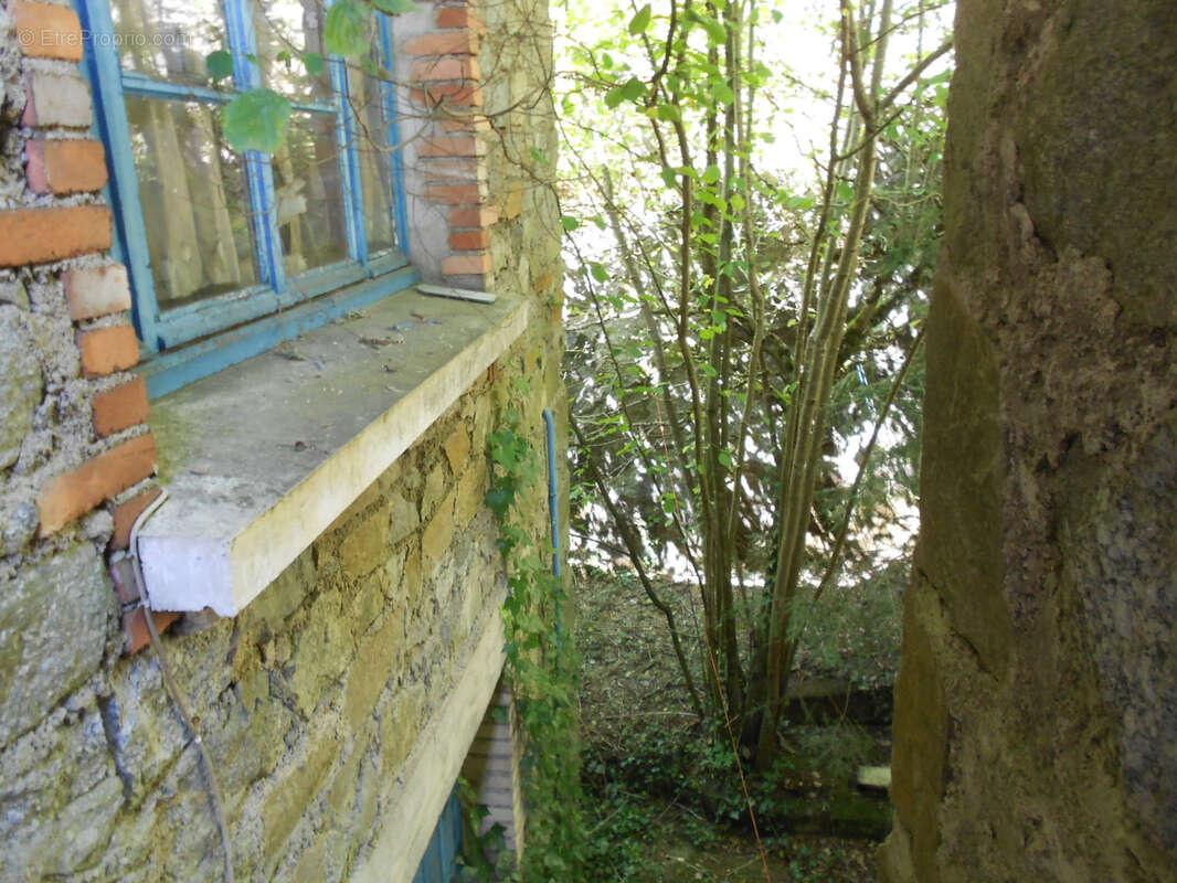 Maison à rénover avec 2 appartements indépendant + garage et ateliers - photo 17