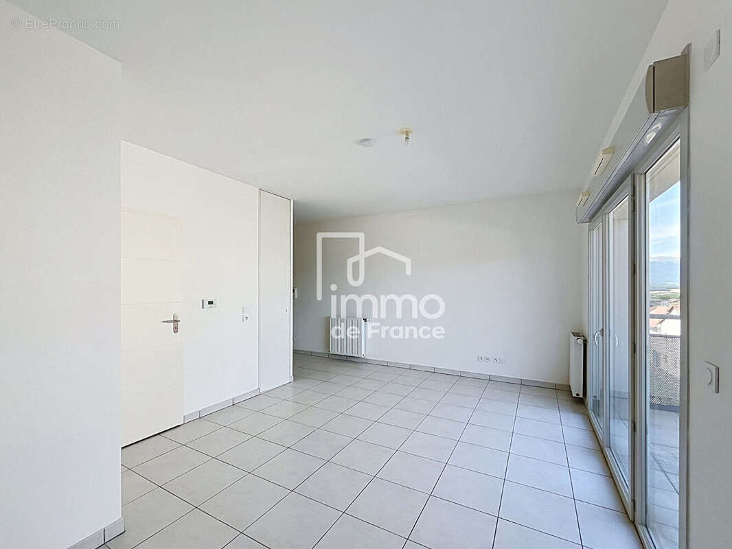 Studio récent 29m2 avec balcon et parking proche Genève - photo 4