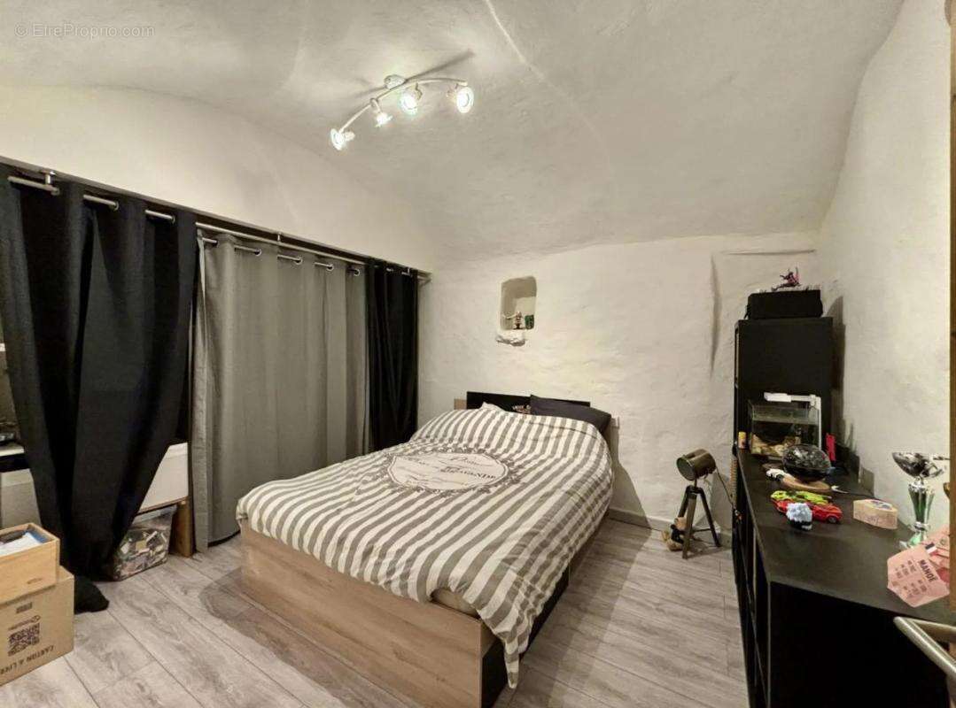Appartement à PEILLE