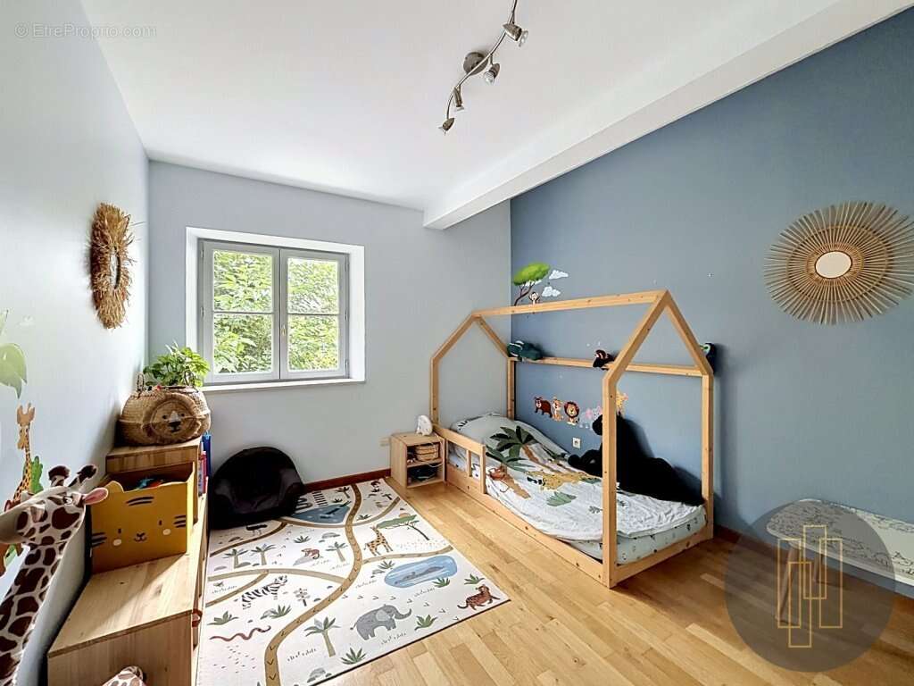 Exclusivité - Liergues Centre Bourg - Loft 5 chambres, 236 m² avec jardin et stationnements - photo 10