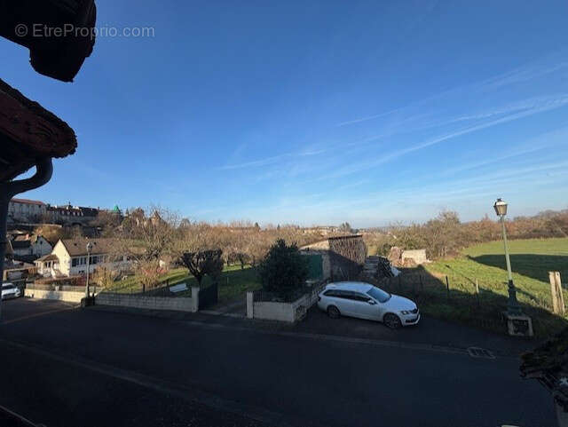 EXCLUSIVITE, maison 2 chambres, terrasse, jardin et dépendance en quartier historique. - photo 4