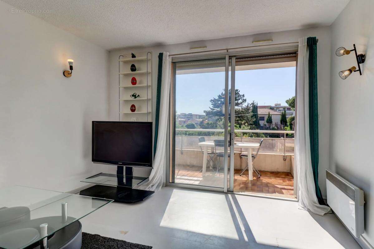 Appartement à SAINT-LAURENT-DU-VAR