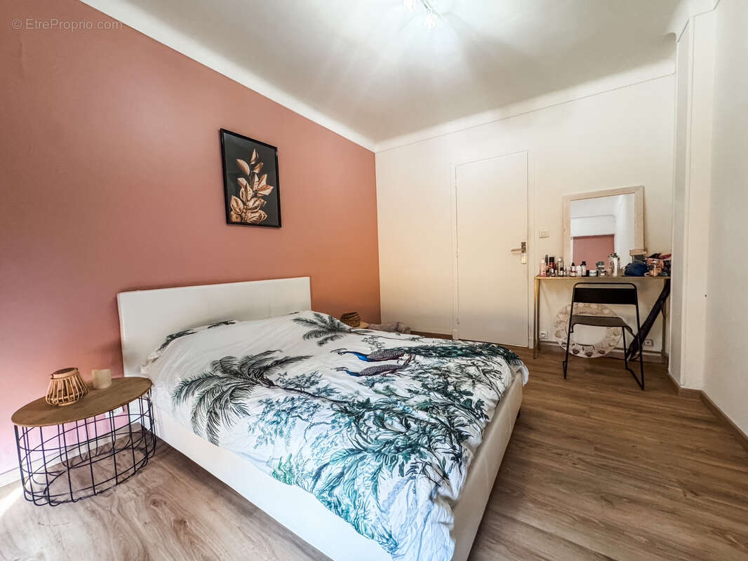 Appartement à SAINT-LAURENT-DU-VAR