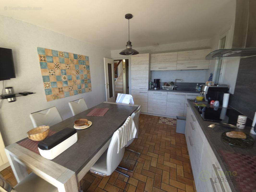 Maison 180 m² à Ludesse  - photo 2