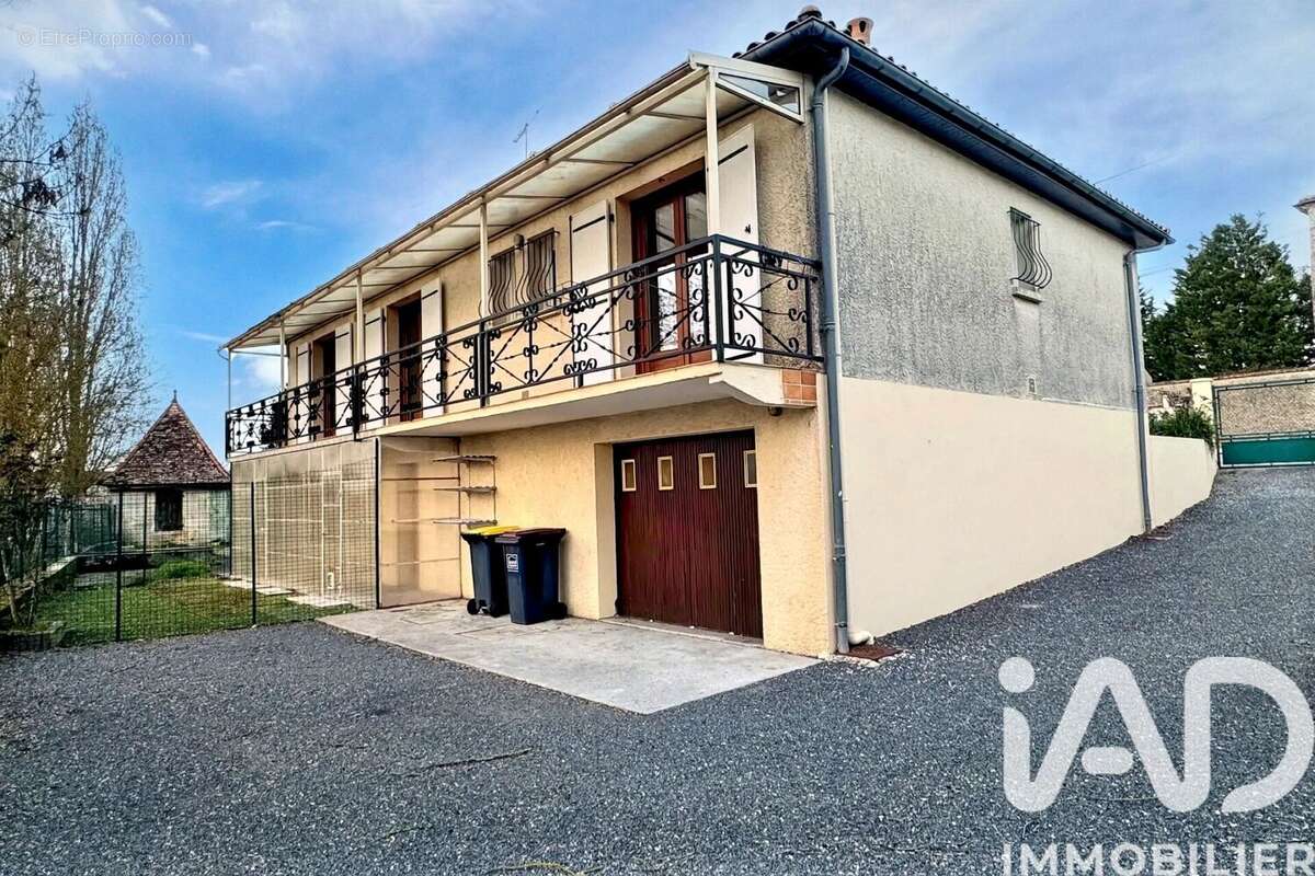 Photo 3 - Maison à ROULLET-SAINT-ESTEPHE