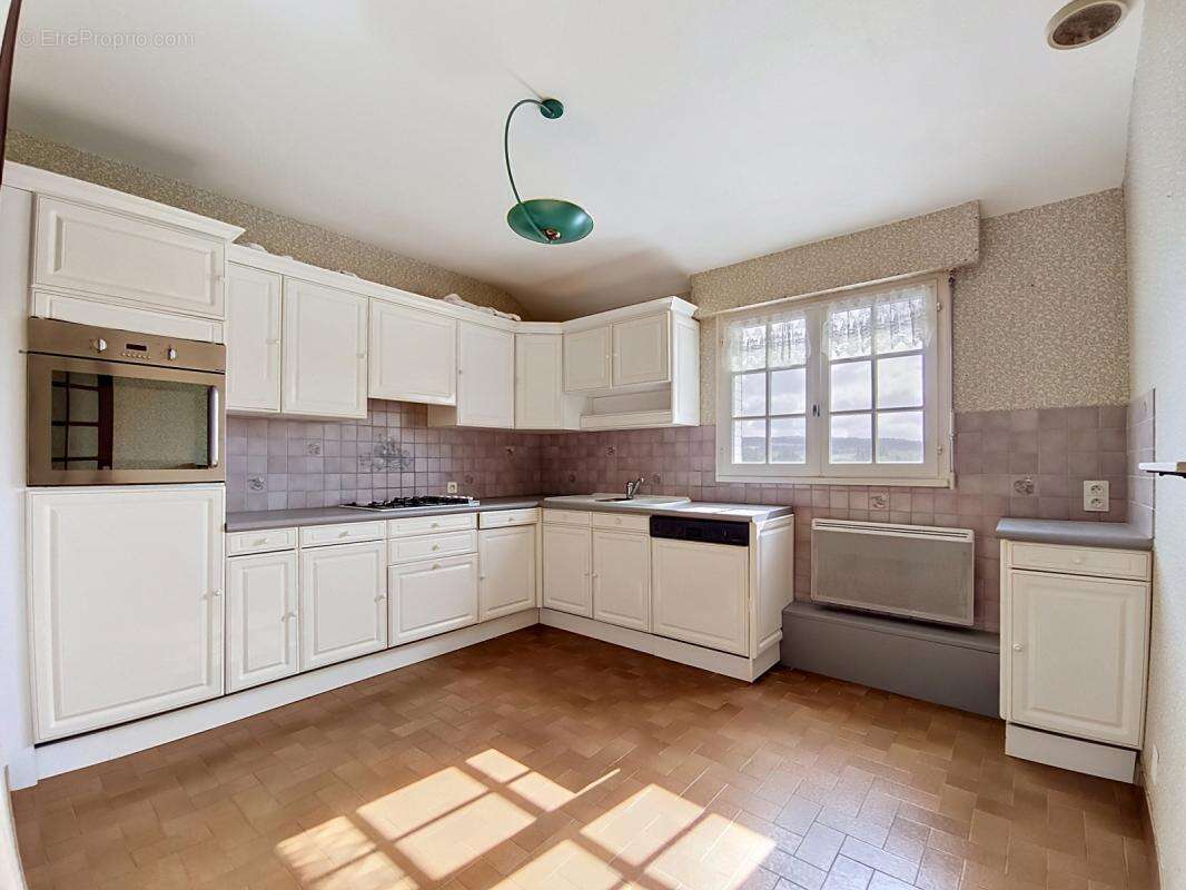 Grande maison familiale avec potentiel de deux logements – Environnement calme et verdoyant - photo 12