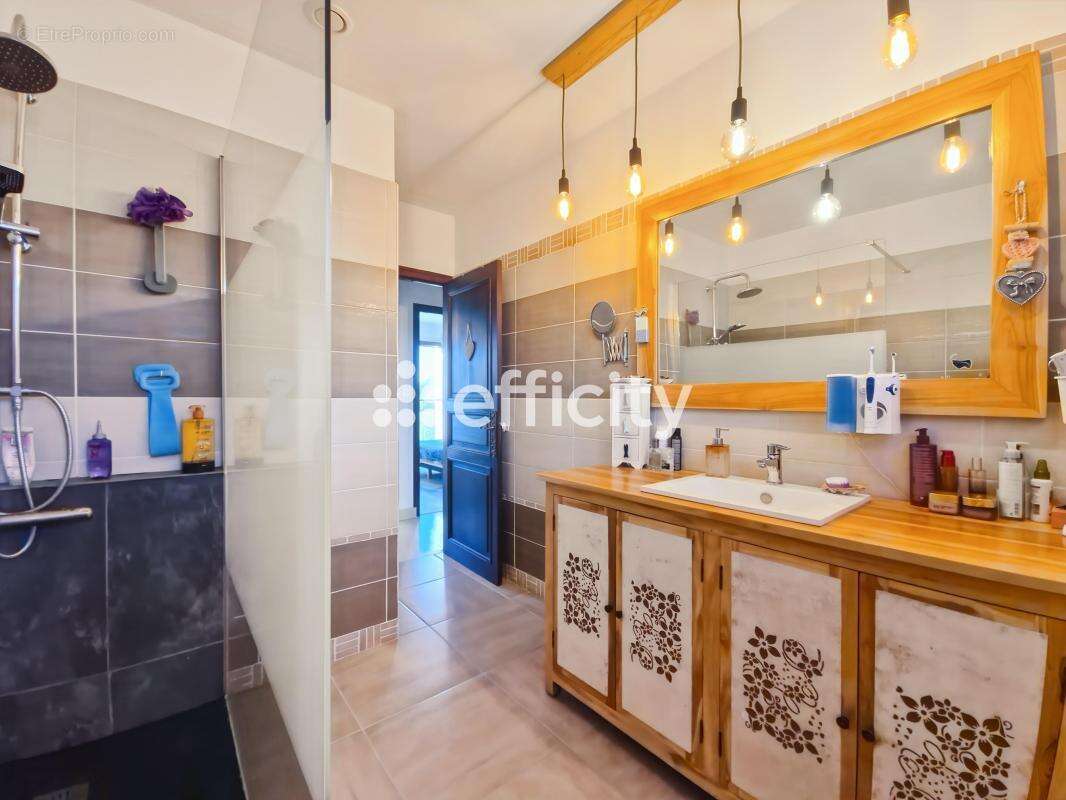 Maison à PORT-DES-BARQUES