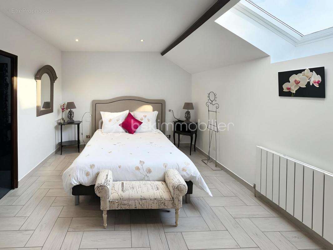 Commerce à FONTENAY-LES-BRIIS