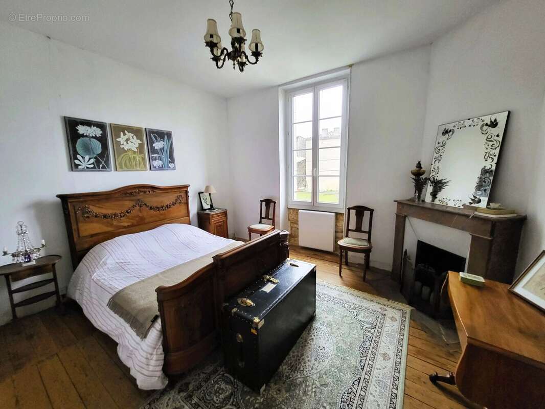 Maison à LA CHAPELLE