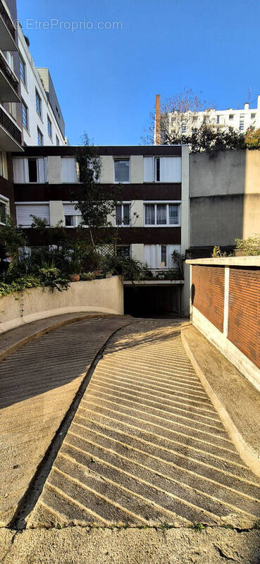 Parking à PARIS-10E